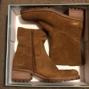 Gianni Bini boots  8.5 color is Almond